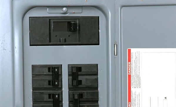 Benefits of Upgrading Your Electrical Panel & Signs It’s Time
