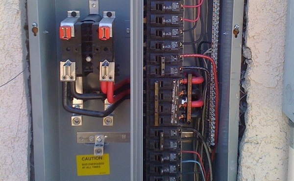 How Can a Commercial Electrical Contractor Enhance Safety and Compliance for HOAs?